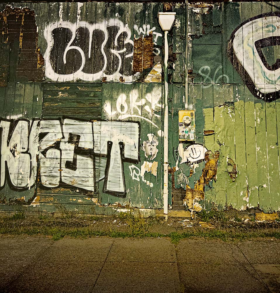 Green Graffiti Wall - Fred Gerendasy photography